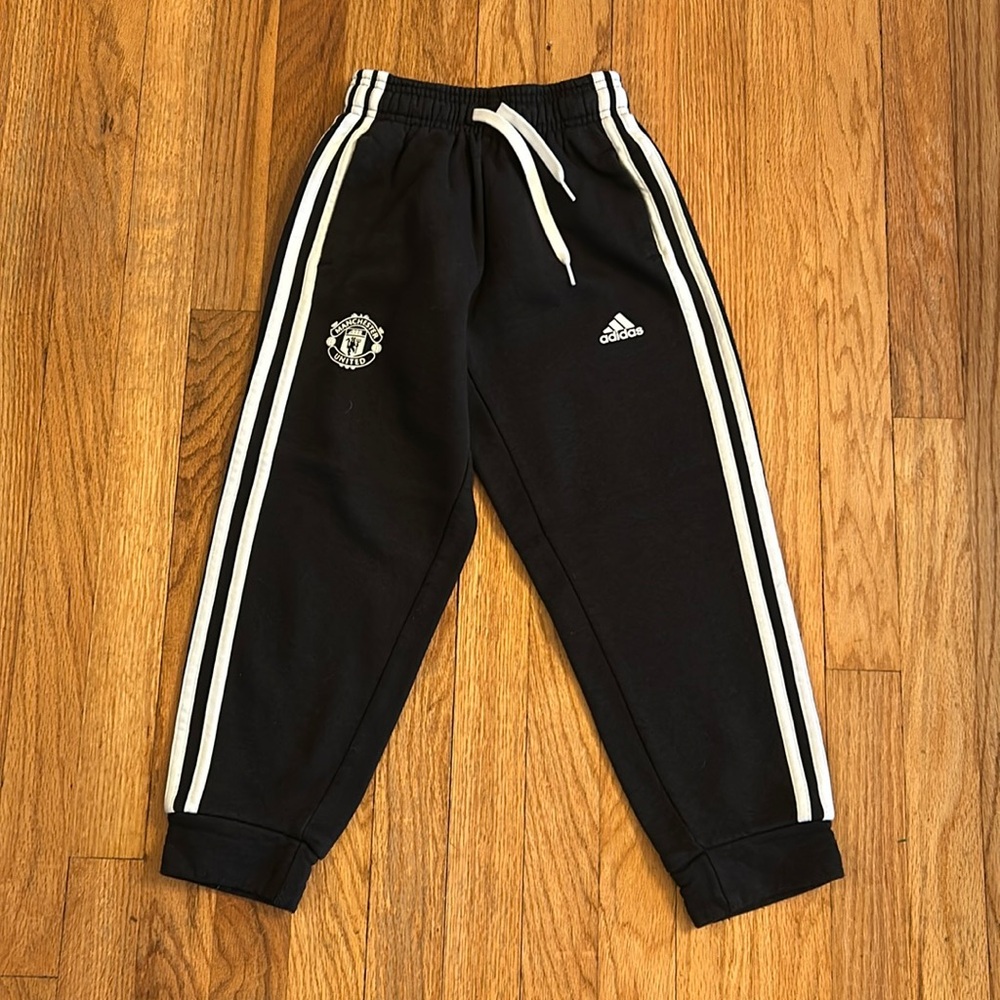 Boys Adidas Manchester United sweat pants
